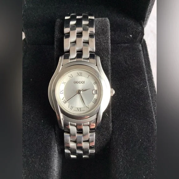 Ladies GUCCI stainless steel watch💖 - Picture 10 of 13